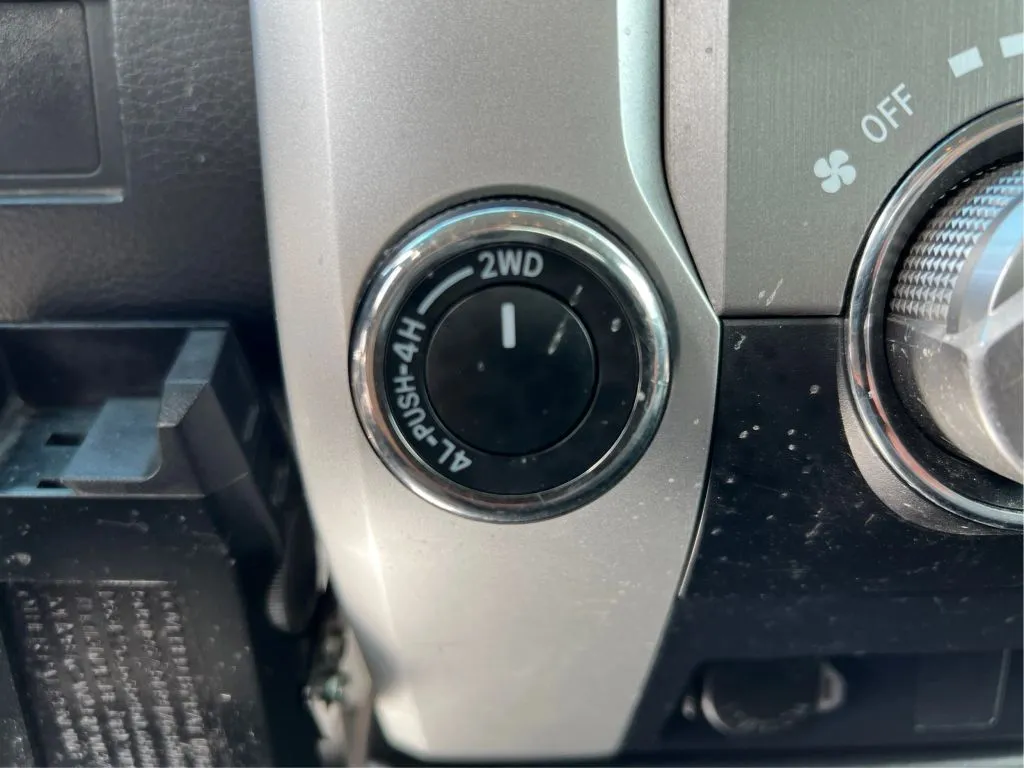 Toyota Tundra photo 40