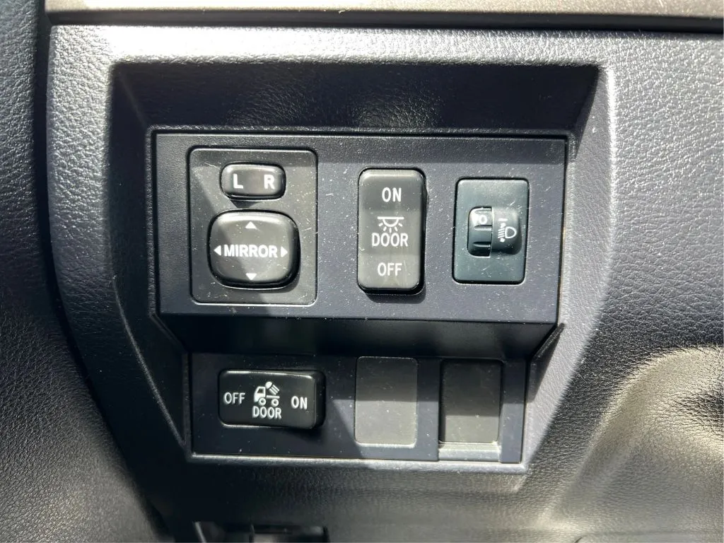 Toyota Tundra photo 45