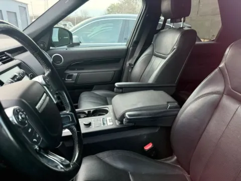 Another view of 2018 Land Rover Discovery SE Sport Utility 4D for sale in Manchester, CT at Drivemax