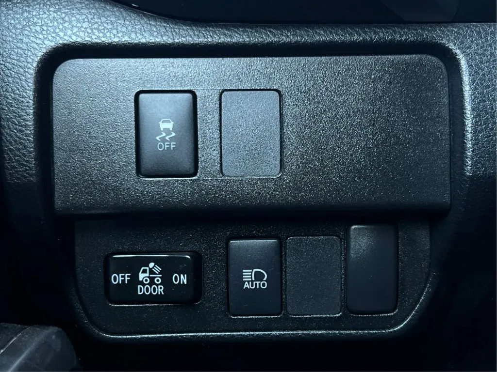 Toyota Tacoma photo 24