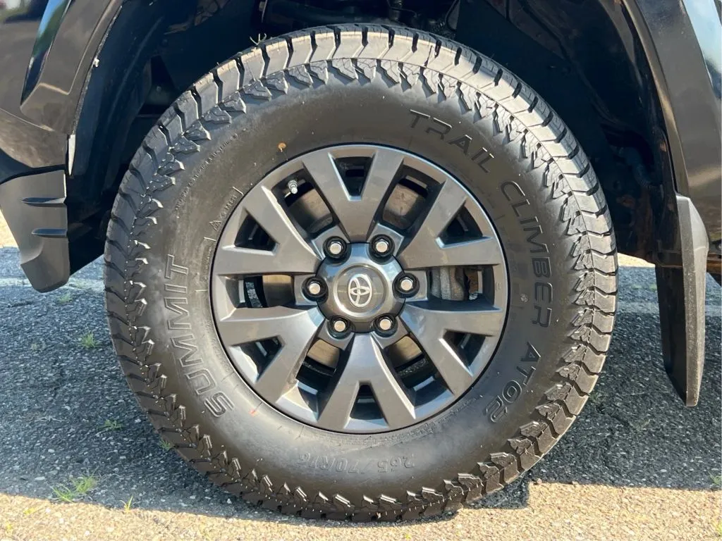 Toyota Tacoma photo 31