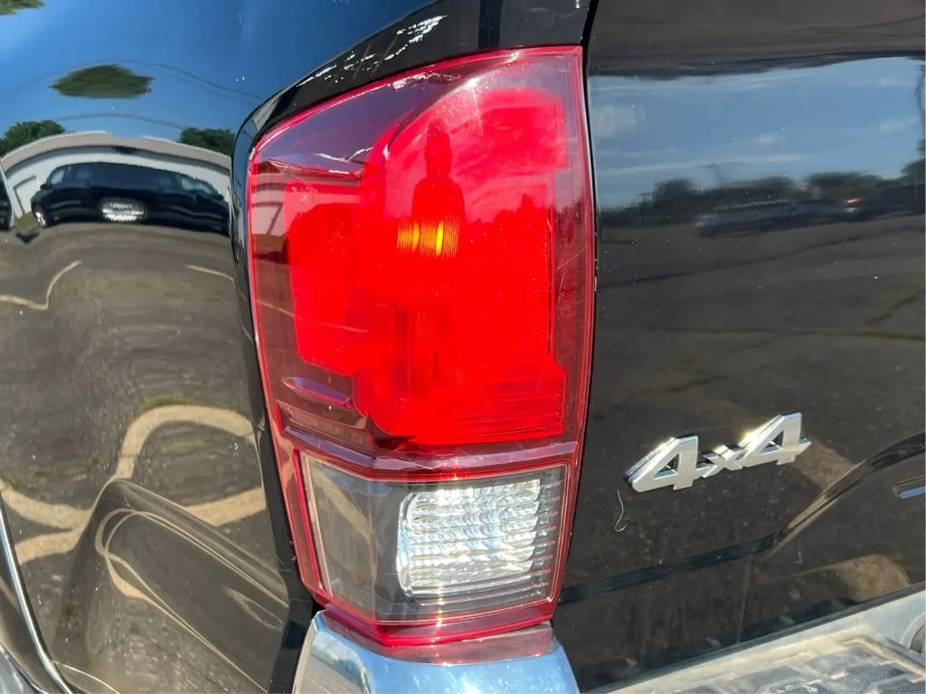 Toyota Tacoma photo 34