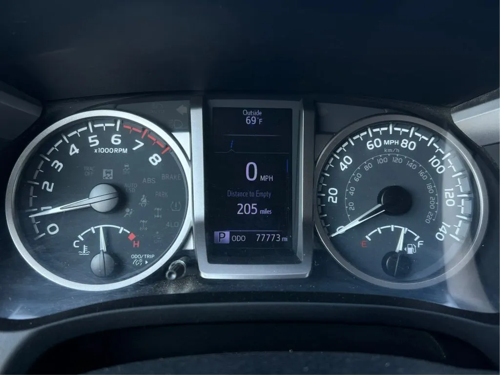 Toyota Tacoma photo 22