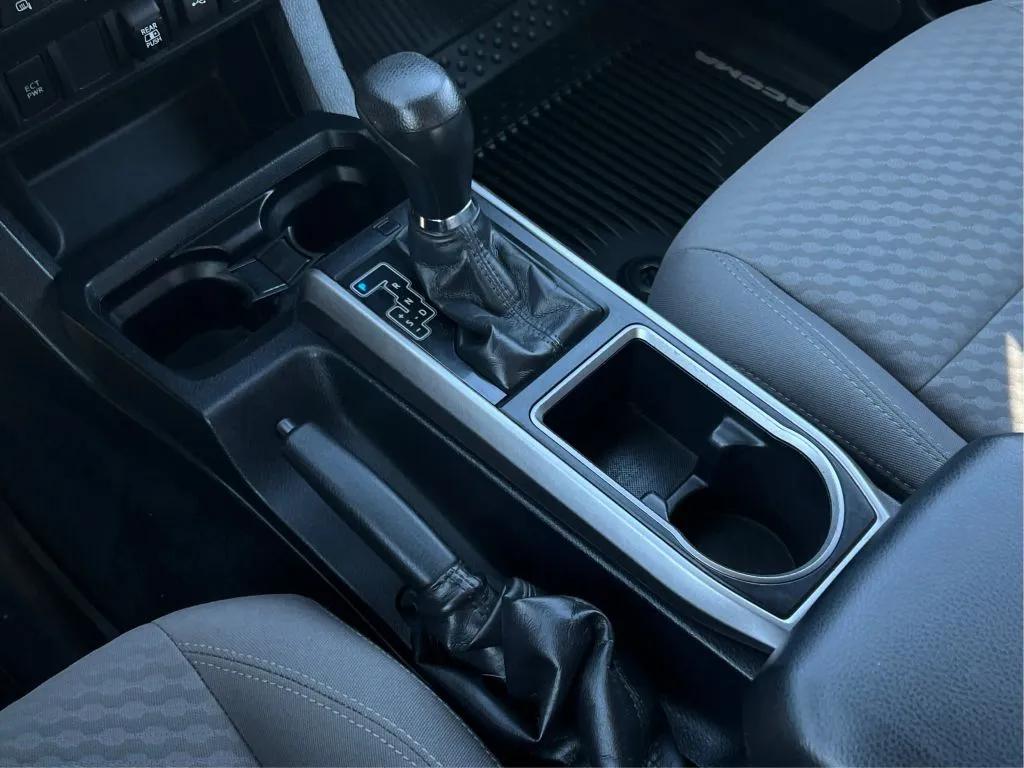 Toyota Tacoma photo 21