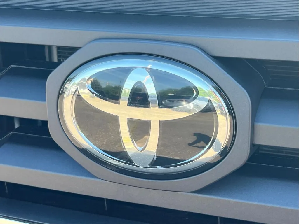 Toyota Tacoma photo 37