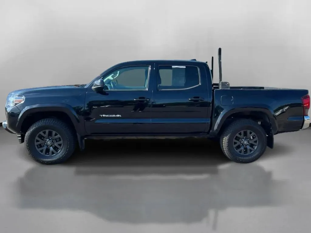 Toyota Tacoma photo 15