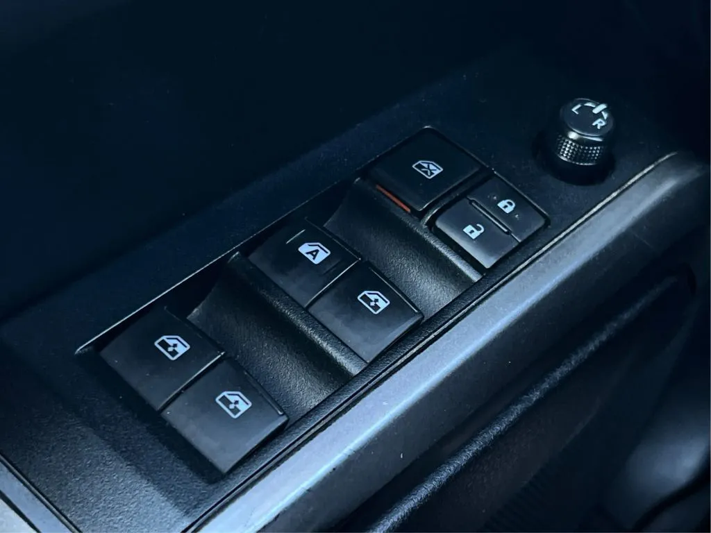 Toyota Tacoma photo 47