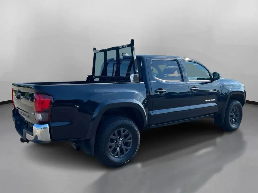 Toyota Tacoma photo 9