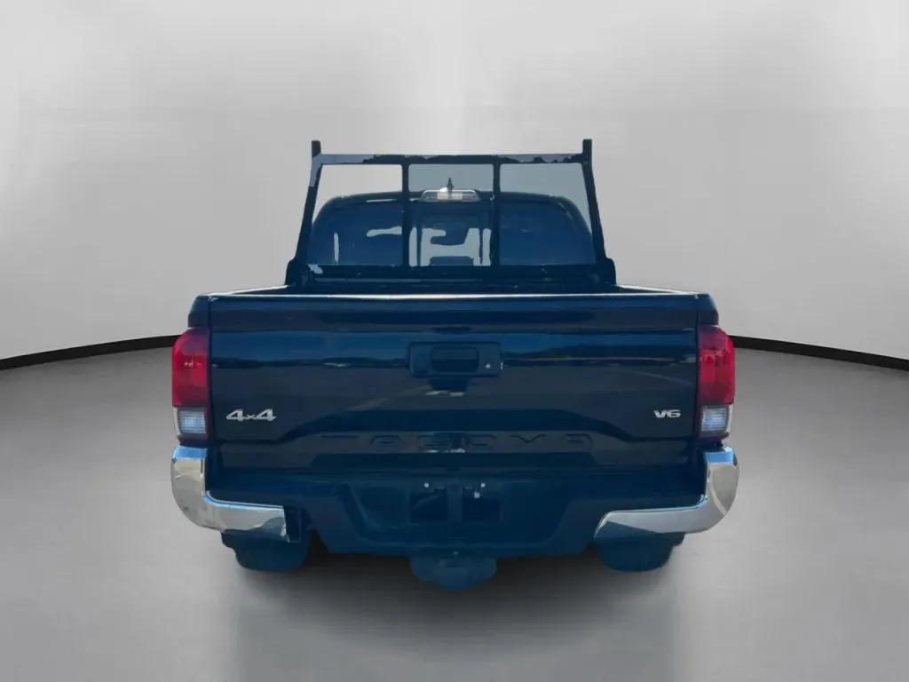 Toyota Tacoma photo 11