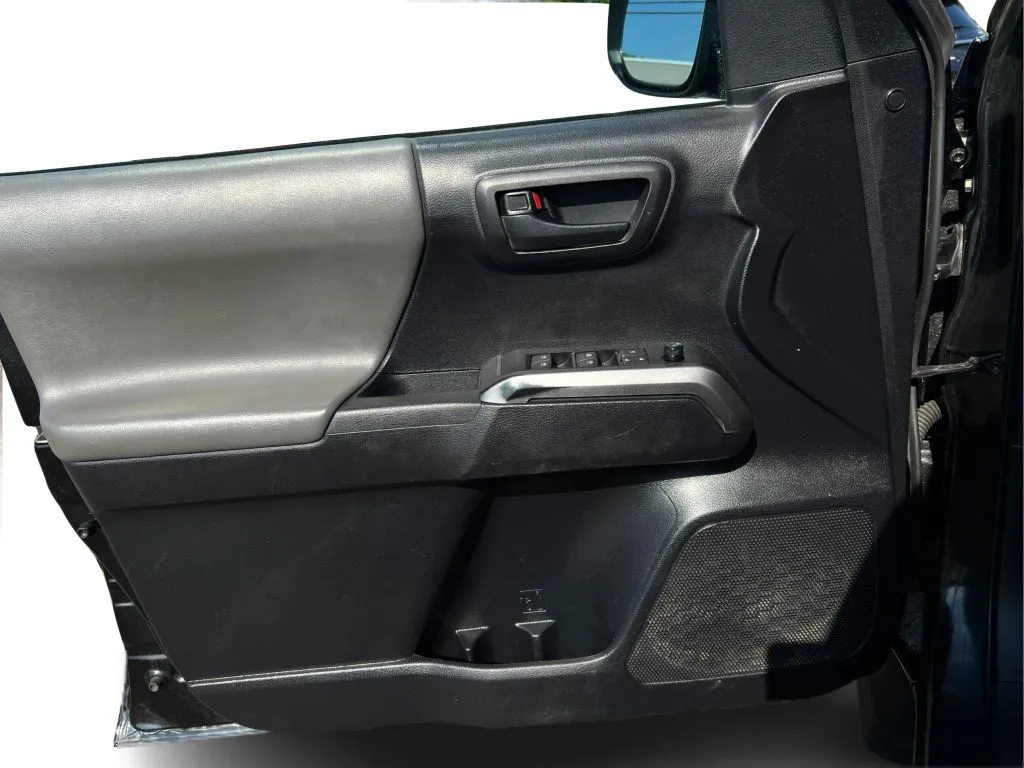 Toyota Tacoma photo 26