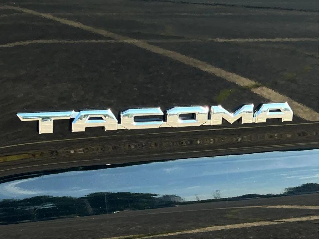 Toyota Tacoma photo 30