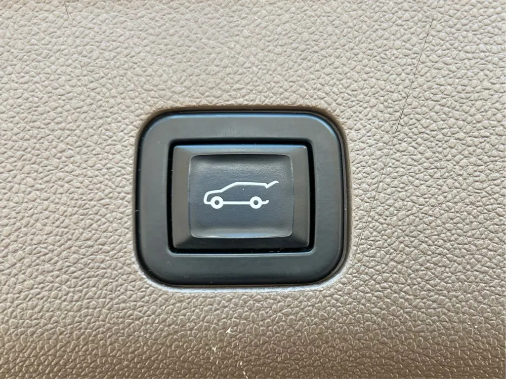 Toyota Tacoma photo 36