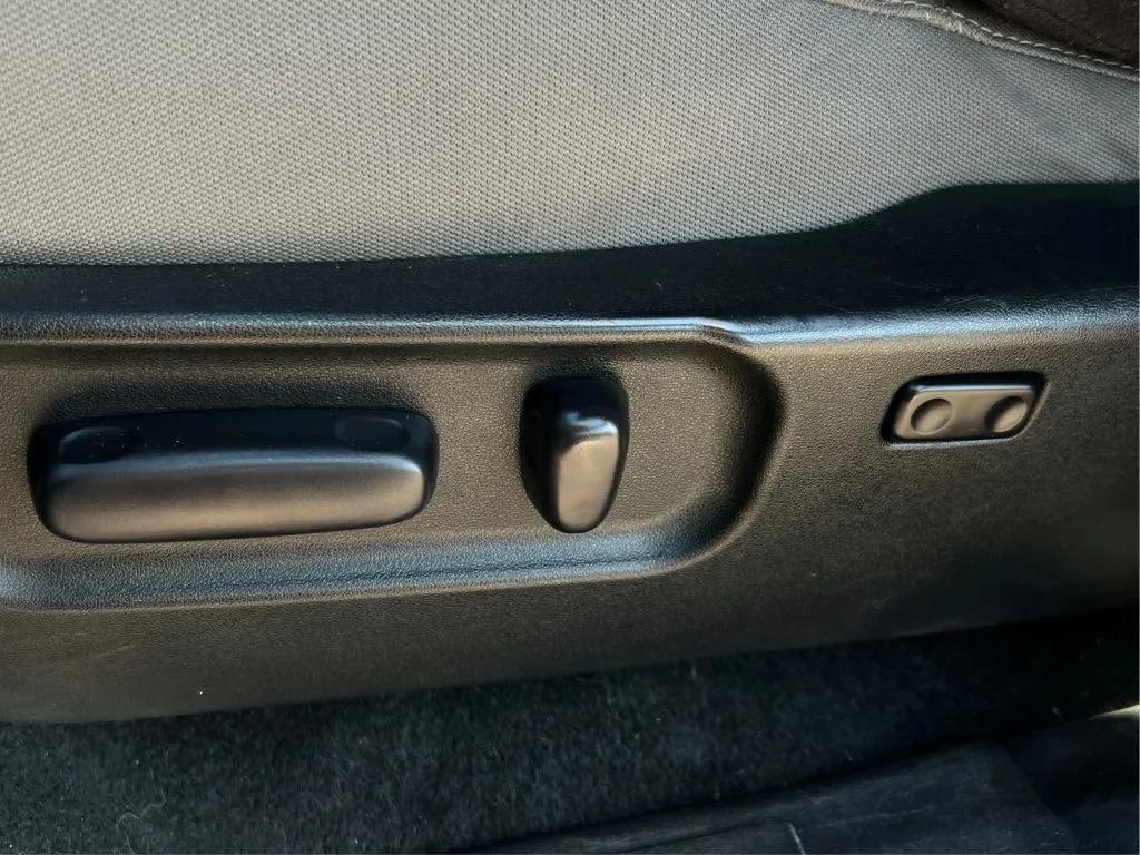 Toyota Tacoma photo 25