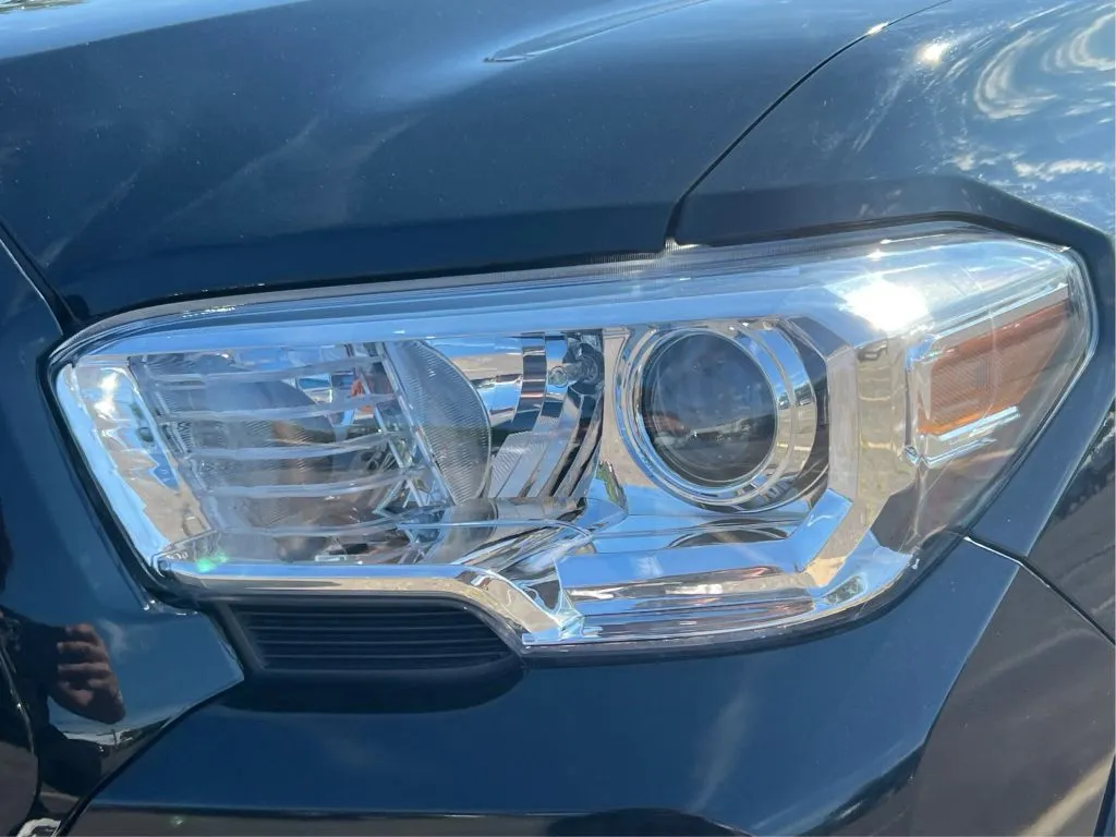 Toyota Tacoma photo 33
