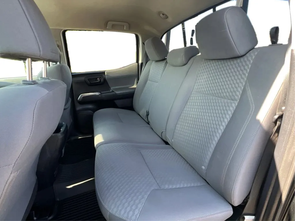 Toyota Tacoma photo 17