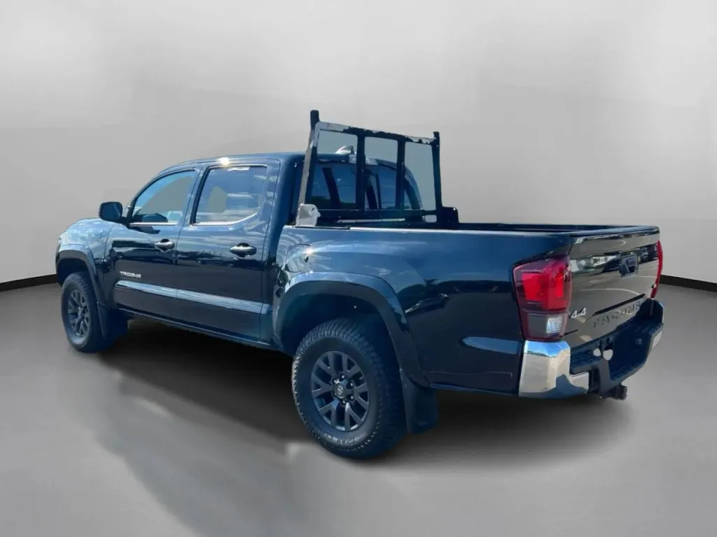 Toyota Tacoma photo 13