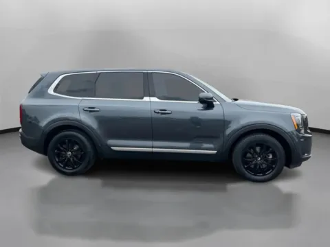 More photos of 2020 Kia Telluride LX Sport Utility 4D at Drivemax, CT