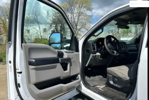Another view of 2018 Ford F250 Super Duty Crew Cab XLT Pickup 4D 6 3/4 ft for sale in Manchester, CT at Drivemax