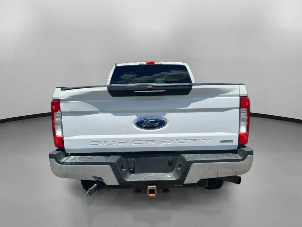 Ford F-250 photo 11