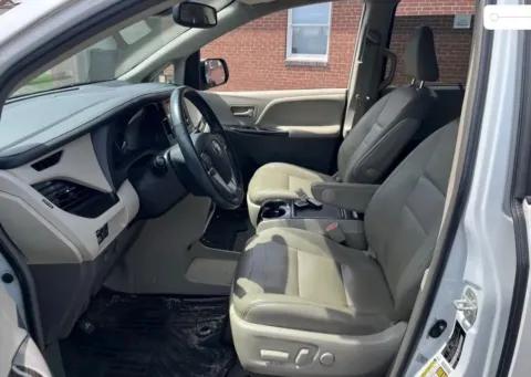 Photos of 2019 Toyota Sienna XLE Premium Minivan 4D for sale in Manchester, CT at Drivemax