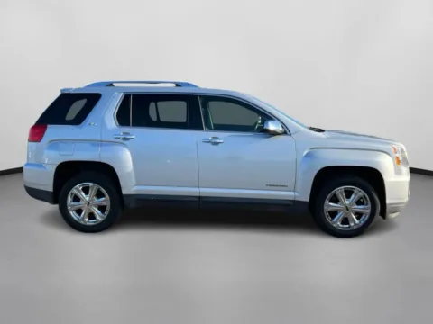 More photos of 2016 GMC Terrain SLT Sport Utility 4D at Drivemax, CT