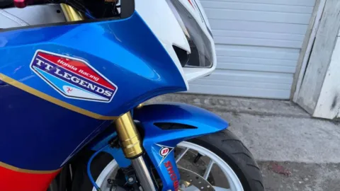 More photos of 2013 HONDA CBR1000RR FIREBLADE at Drivemax, CT