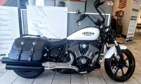 More photos of 2022 Indian Motorcycle Chief at Drivemax, CT