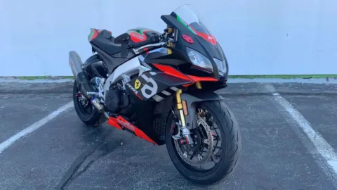 More photos of 2020 APRILIA RSV4 1100 FACTORY at Drivemax, CT