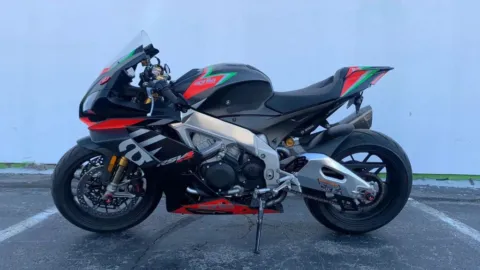 More photos of 2020 APRILIA RSV4 1100 FACTORY at Drivemax, CT