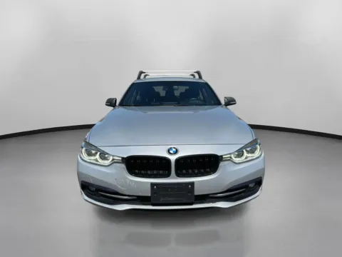 More photos of 2018 BMW 3 Series 330i xDrive Sedan 4D at Drivemax, CT