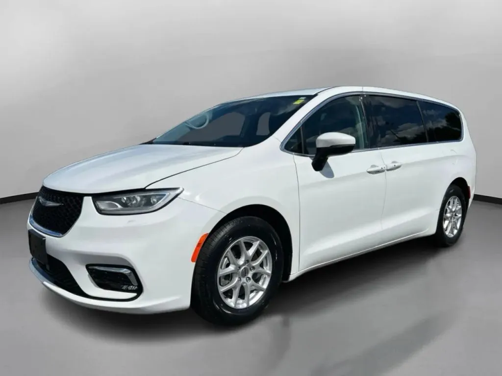 Chrysler Pacifica photo 5