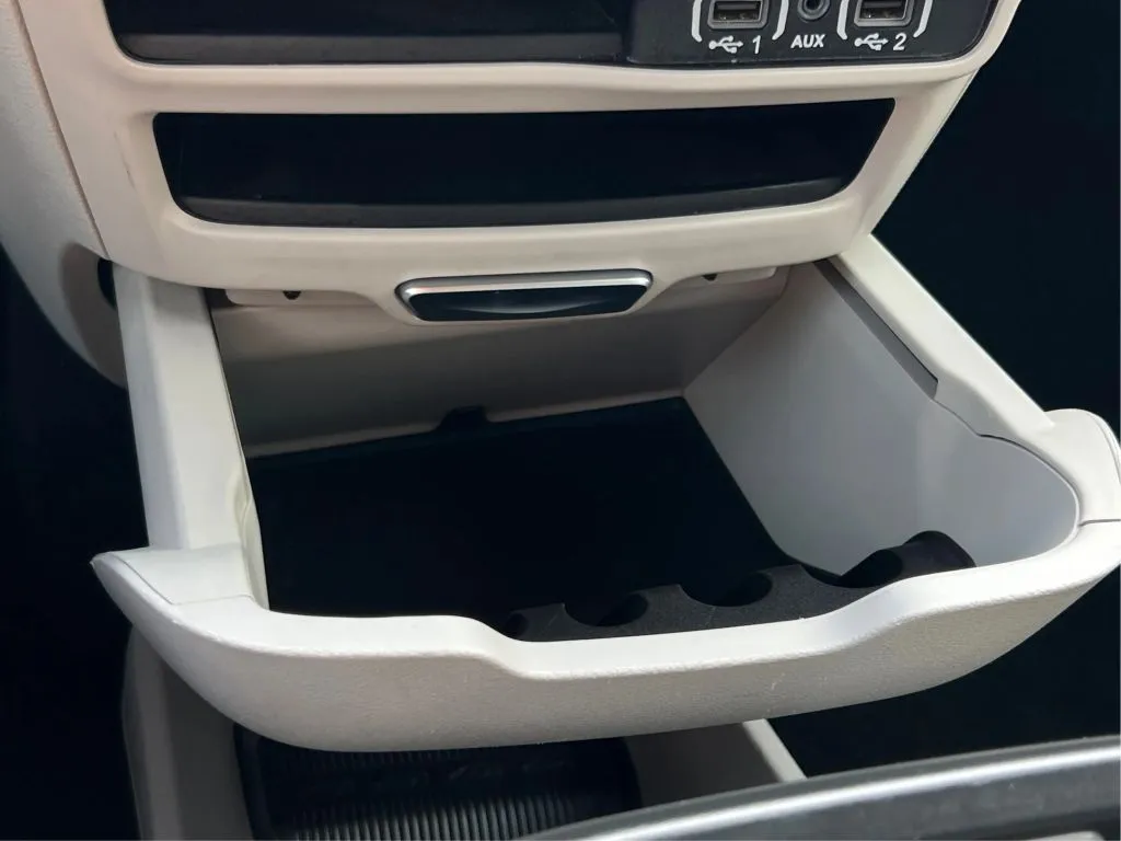 Chrysler Pacifica photo 41