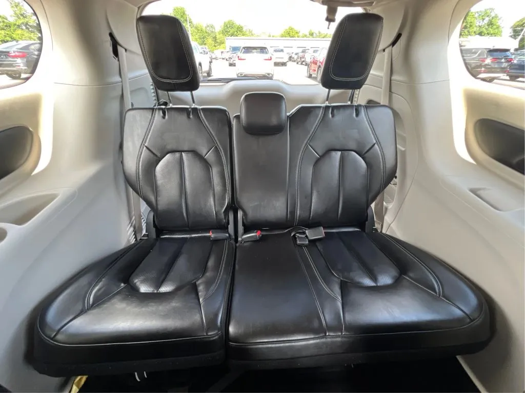Chrysler Pacifica photo 44