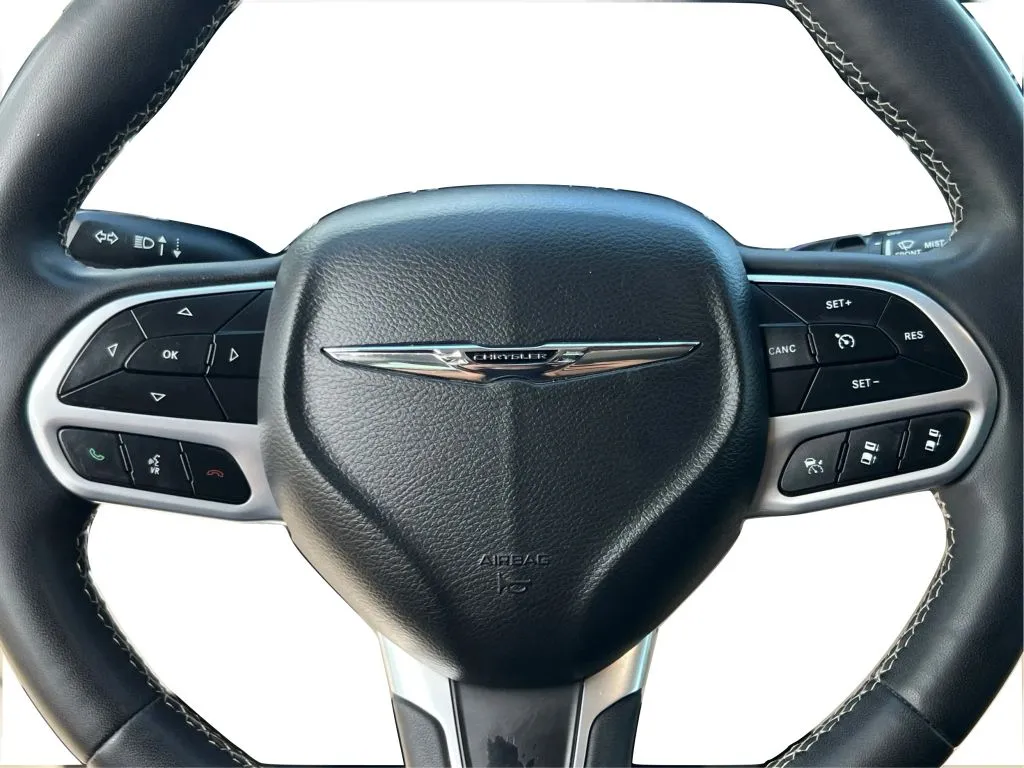 Chrysler Pacifica photo 22