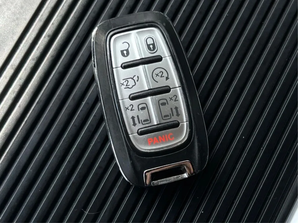 Chrysler Pacifica photo 40
