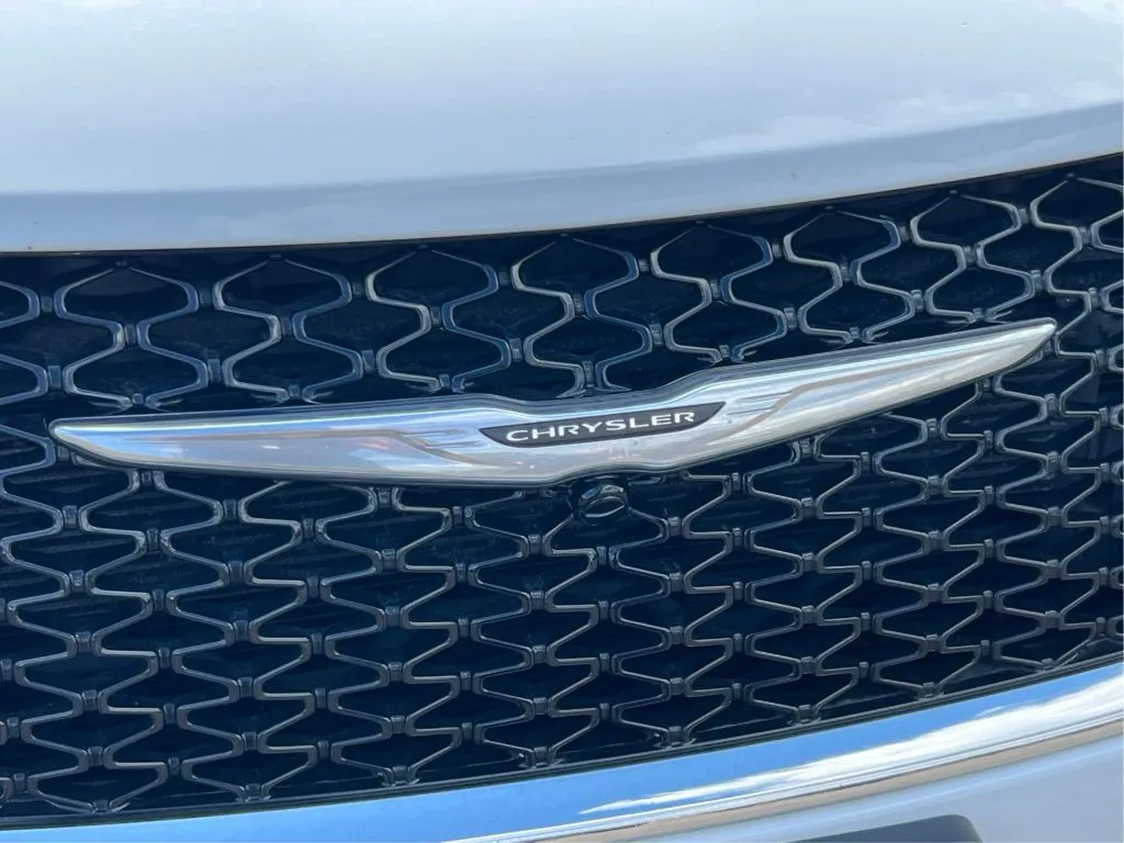 Chrysler Pacifica photo 33
