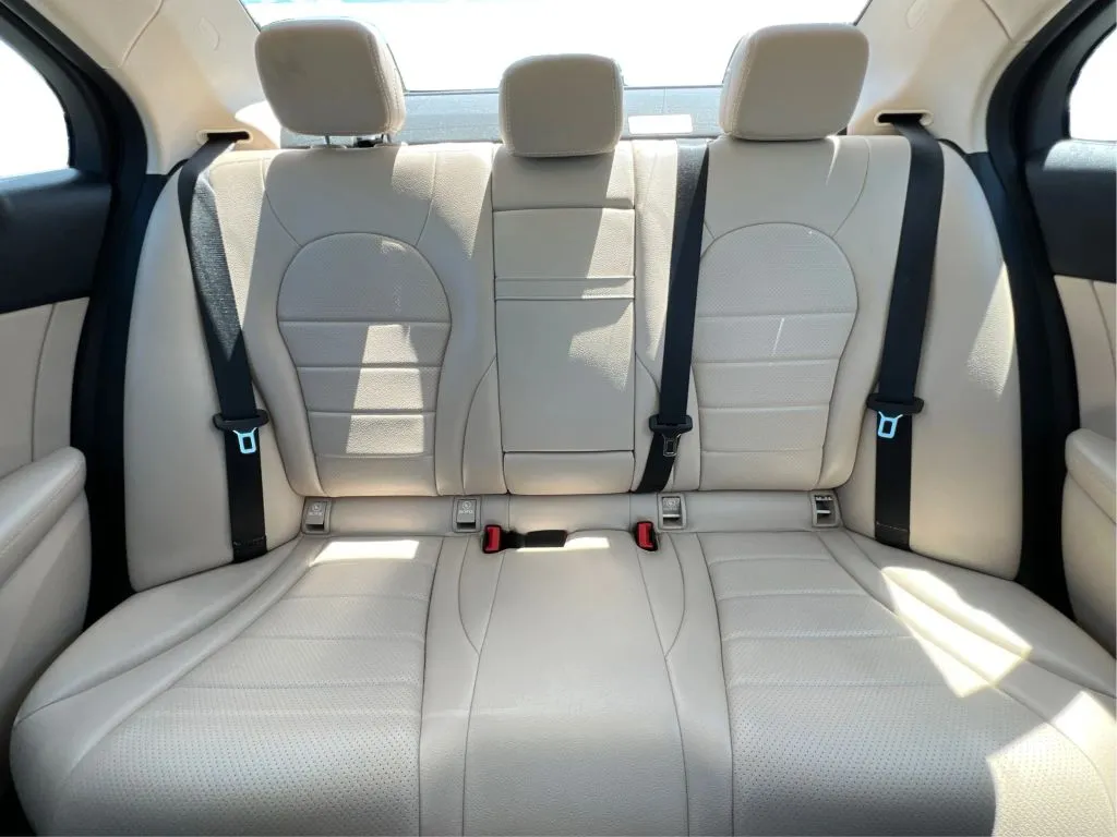 Mercedes-Benz C-Class photo 19