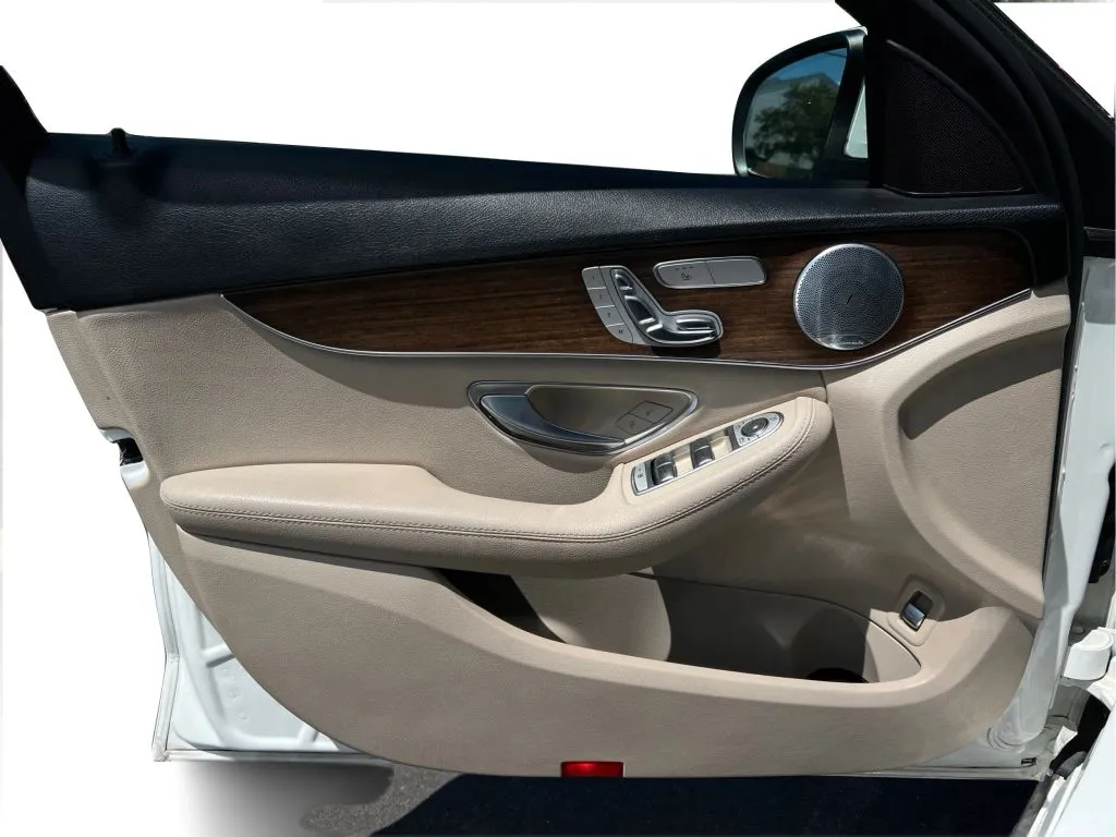 Mercedes-Benz C-Class photo 26