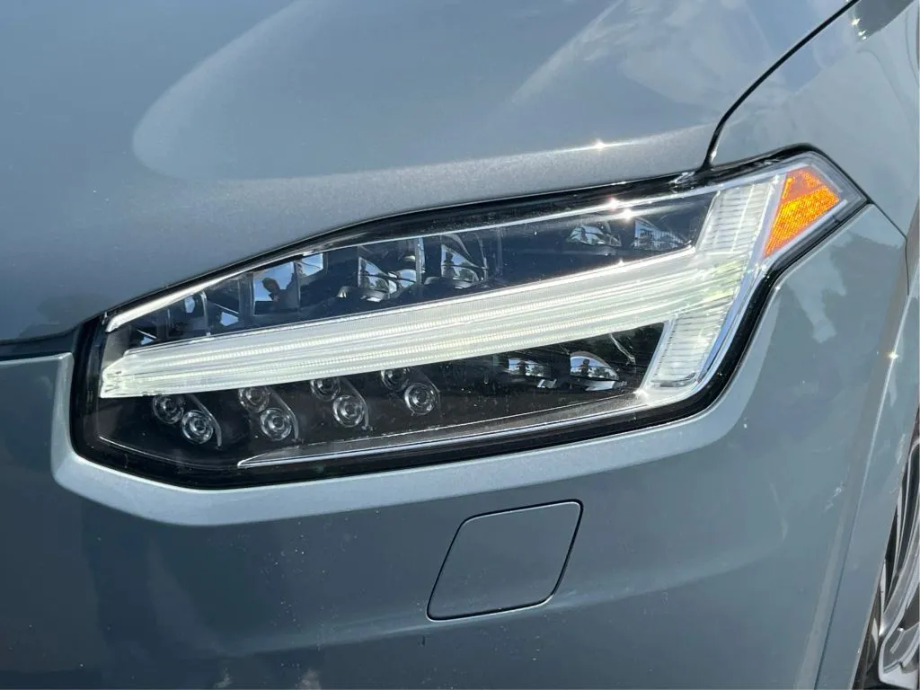 Volvo XC90 photo 33