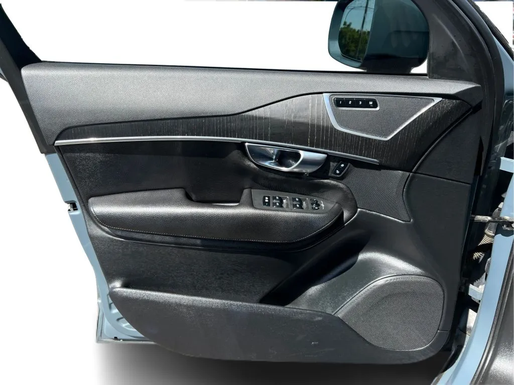 Volvo XC90 photo 26