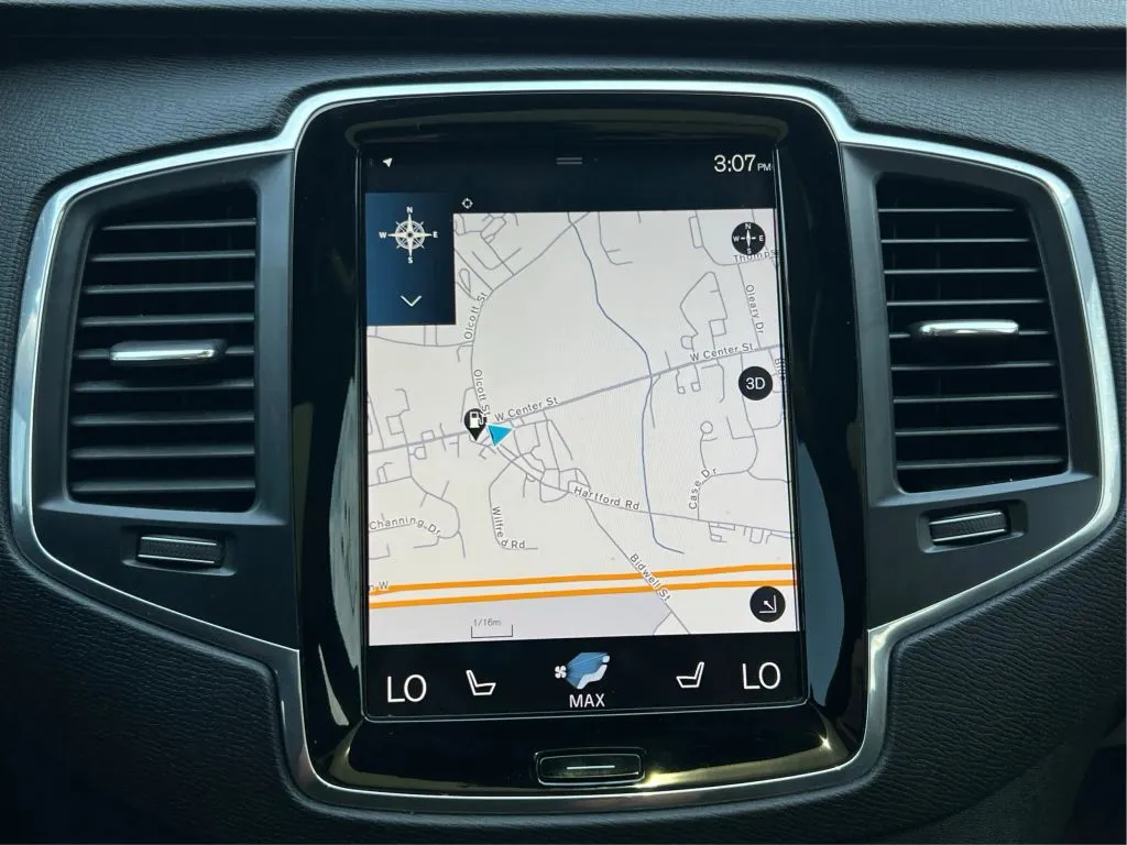 Volvo XC90 photo 38