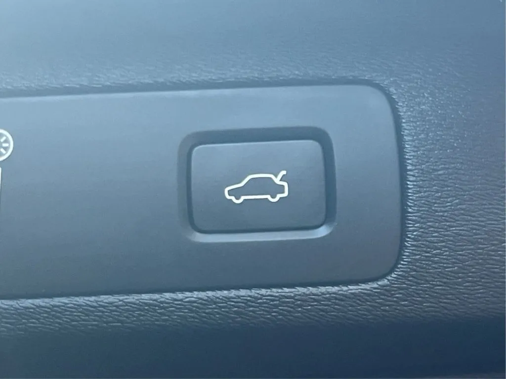 Volvo XC90 photo 35