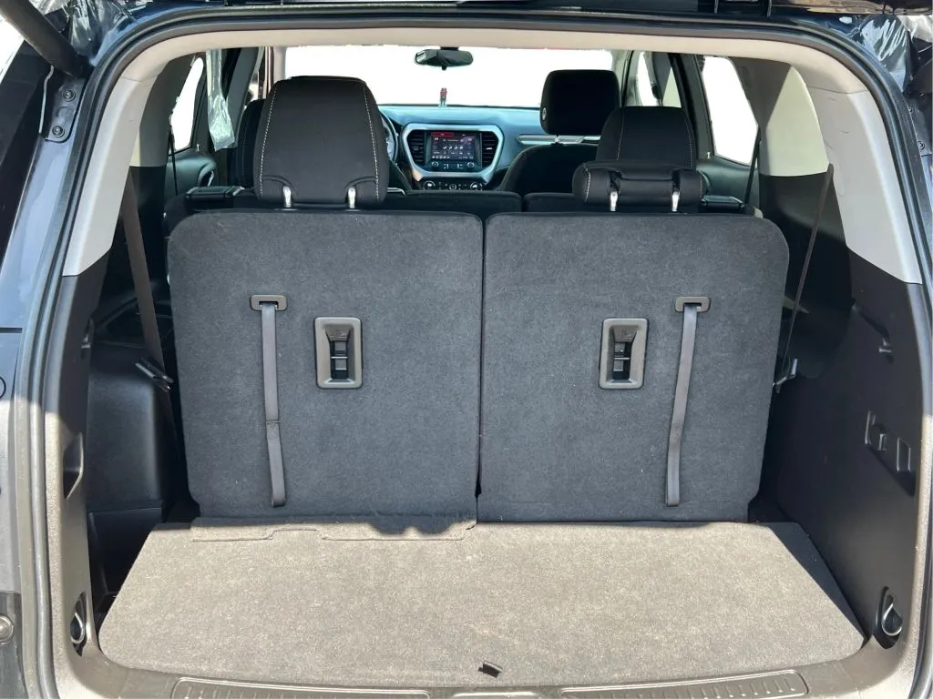 GMC Acadia photo 18