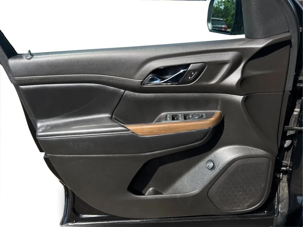 GMC Acadia photo 26