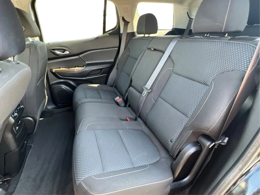GMC Acadia photo 17