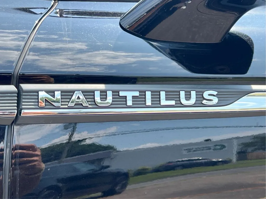 Lincoln Nautilus photo 30