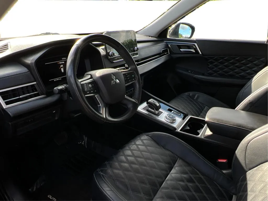 2023 Mitsubishi Outlander SEL - Photo 16