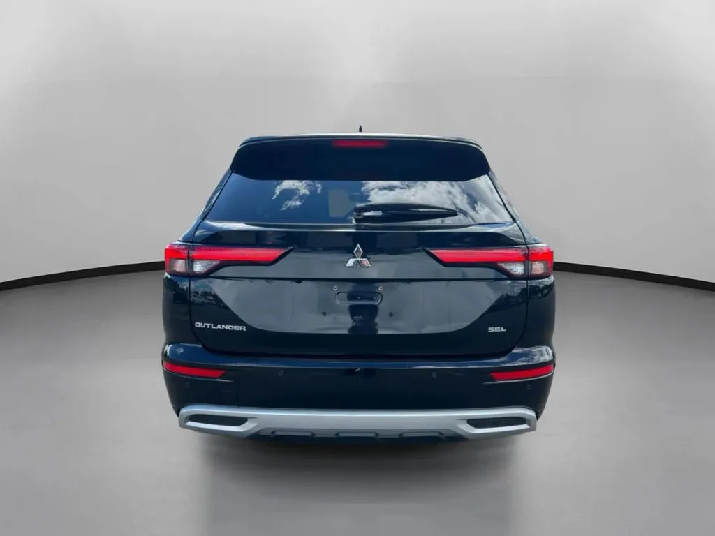 2023 Mitsubishi Outlander SEL - Photo 11
