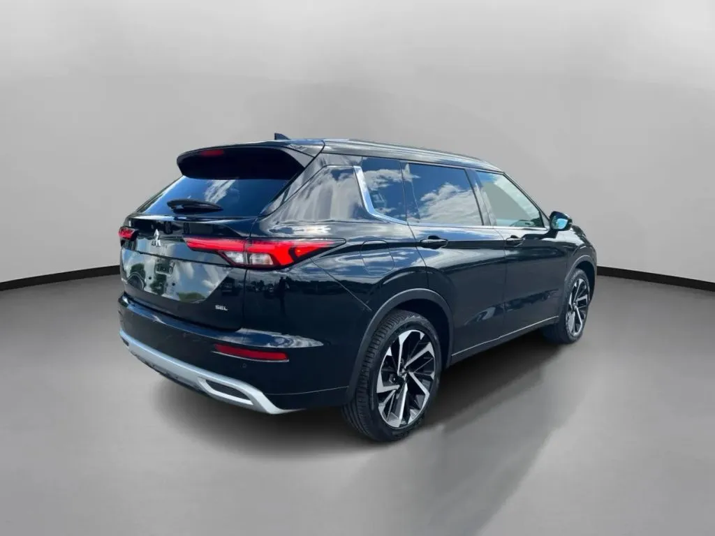 2023 Mitsubishi Outlander SEL - Photo 9