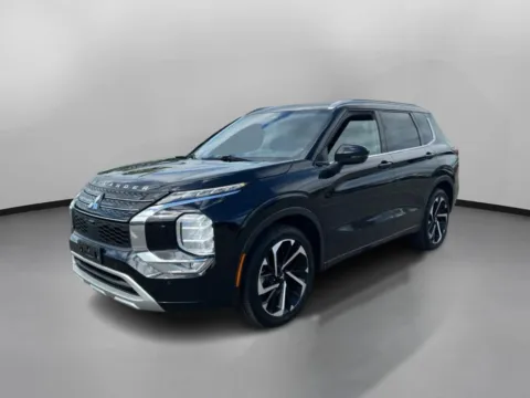 More photos of 2023 Mitsubishi Outlander SEL Sport Utility 4D at Drivemax, CT
